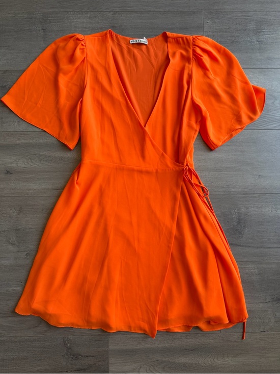 Alice + Olivia Dresses & Skirts - Alice + Olivia orange  Wrap mini Dress - size 8